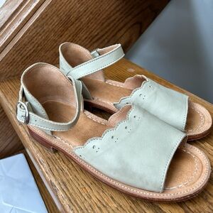 Mikoleon girls genuine leather scalloped buckle sandals shoes